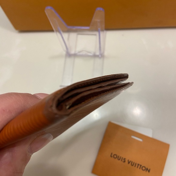 AUTHENTIC!! Men’s Louis Vuitton Epi Portefeuille Marco. Luxury Designer - Picture 2 of 9